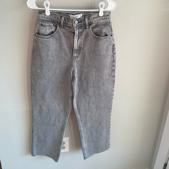 Abercrombie & Fitch 90s Straight Ultra High Rise - Grey - Size 4/27 Curve Love - Picture 1 of 9